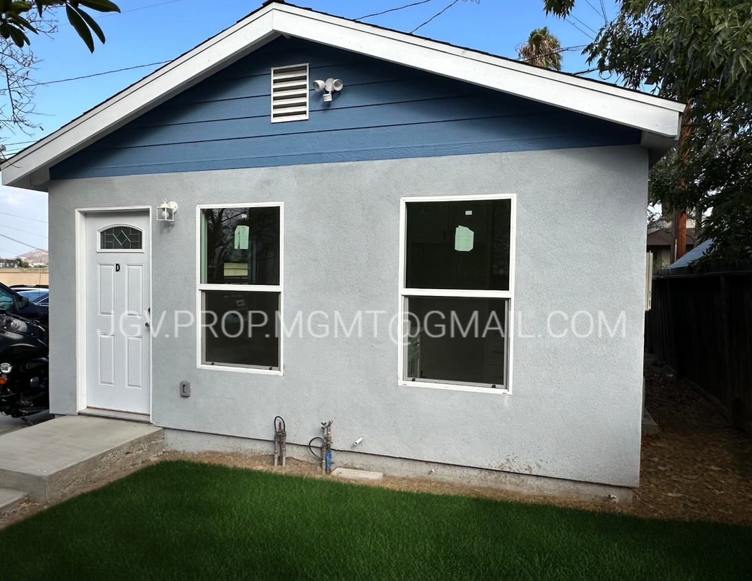 Primary Photo - 1025 S Victoria Ave