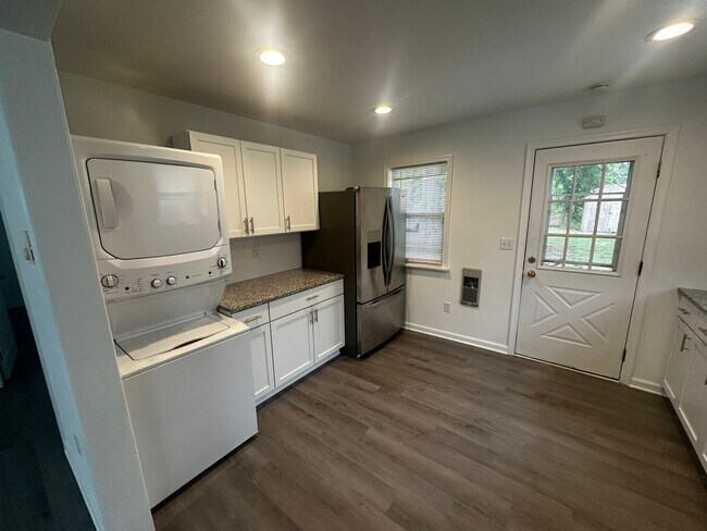 Foto del edificio - 608 Goldsborough Ave
