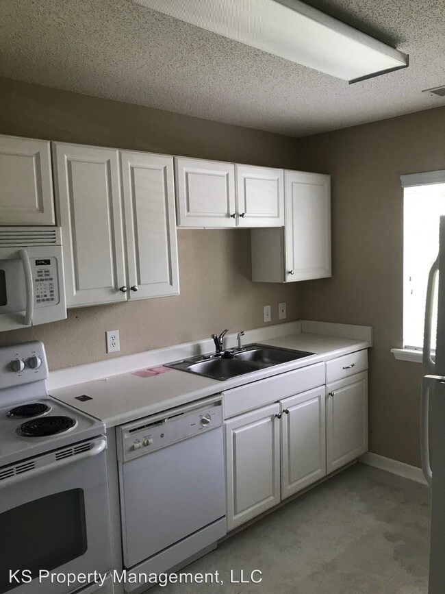Building Photo - 2 br, 1 bath House - 300 C Myrtle Green Drive
