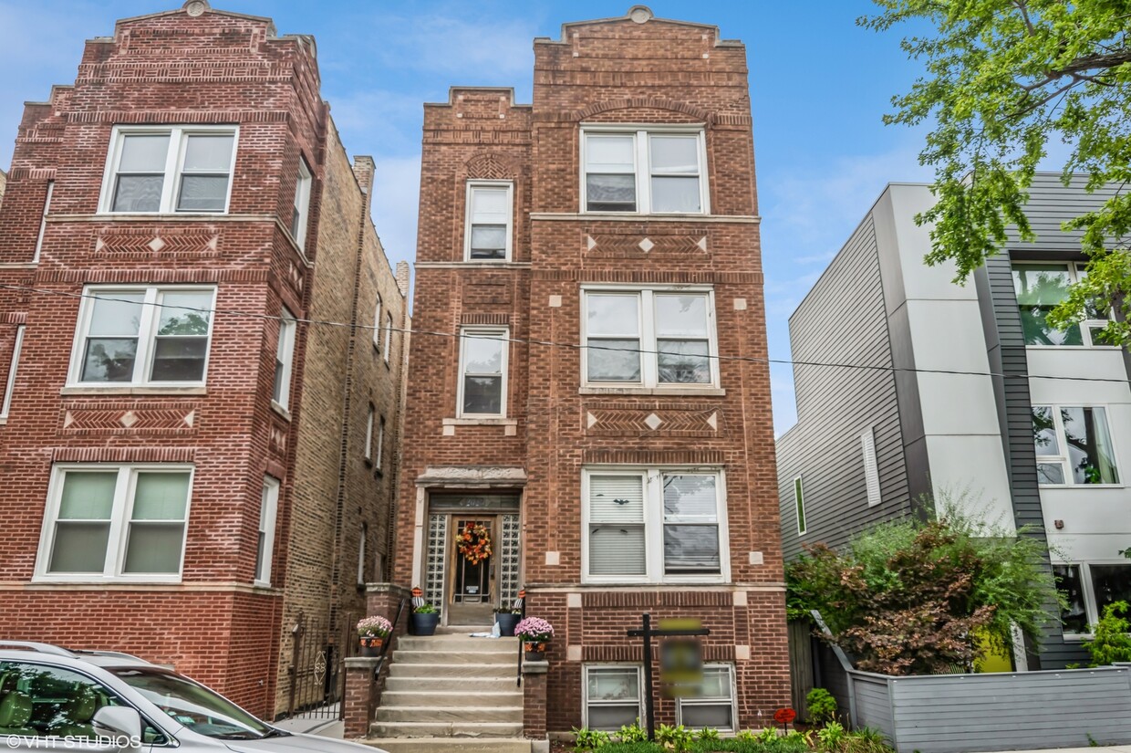 Primary Photo - 2628 N Ridgeway Ave