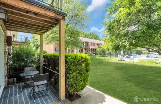 Building Photo - 320 South St