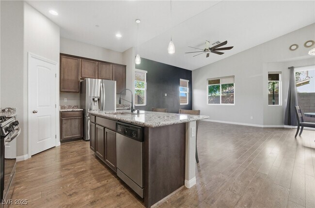 Foto del edificio - 692 Nathanial Ct