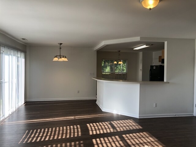 Foto del edificio - 2002 Gushing Dr