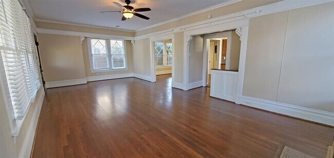 Building Photo - 808 W Main St