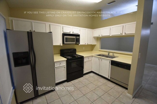 Building Photo - 13336 Laraway Dr