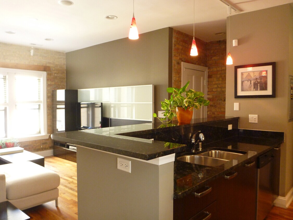 Primary Photo - 1360 W. Estes Avenue