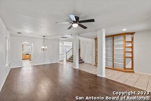 Building Photo - 208 Valona Dr