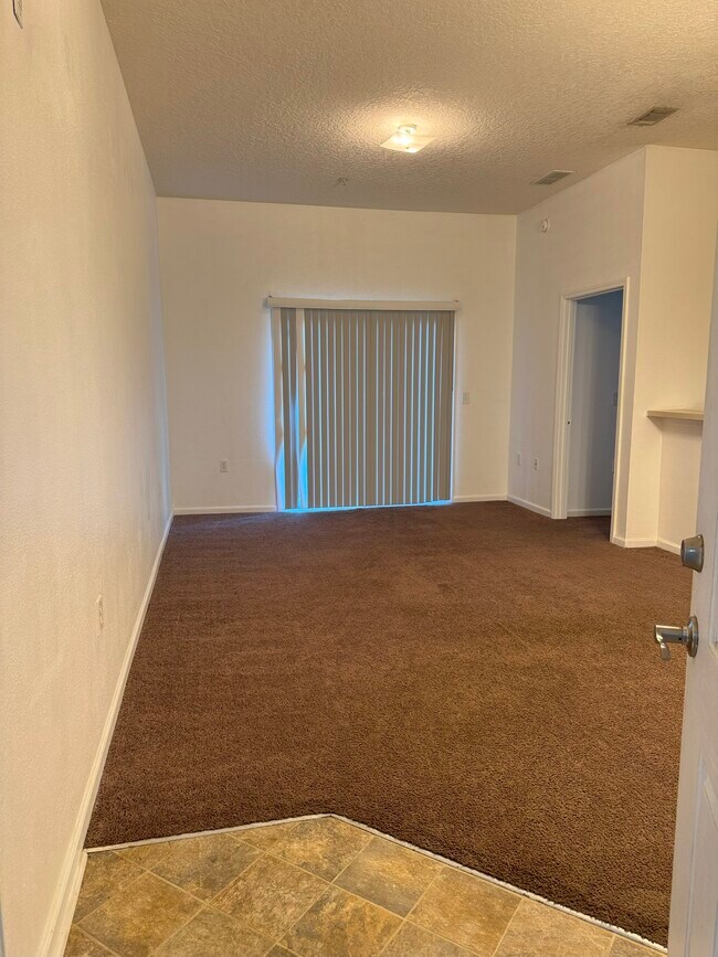Foto del edificio - 7920 Merrill Rd