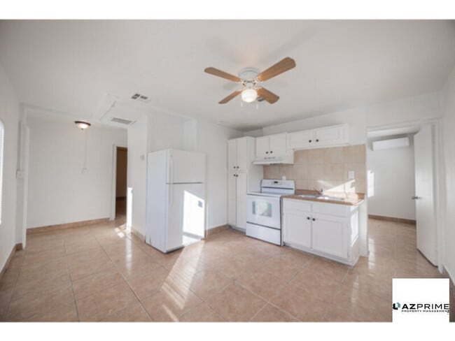 Foto del edificio - $895 OFF 1ST MONTH'S RENT MOVE IN SPECIAL! Step Into This Modern 2/1 Phoenix Apartment And Enjoy Com