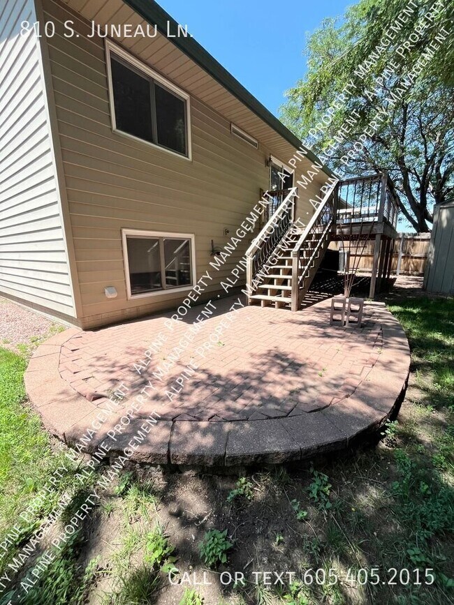Building Photo - 810 S Juneau Ln