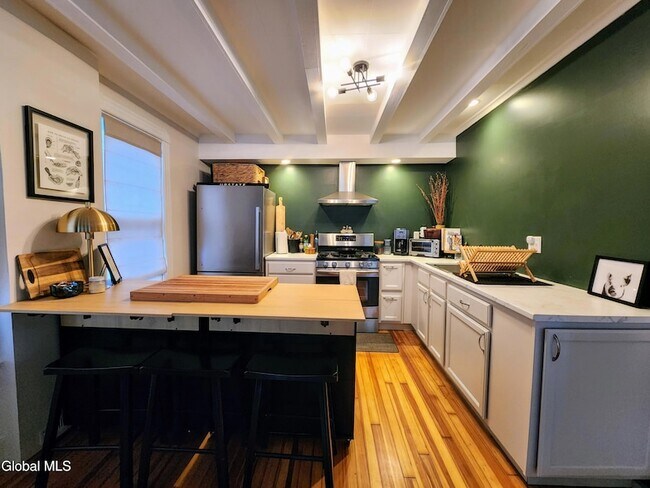 Foto del edificio - 11 Ingersoll Ave