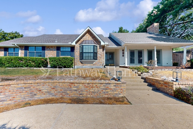 Building Photo - 608 Westway Dr