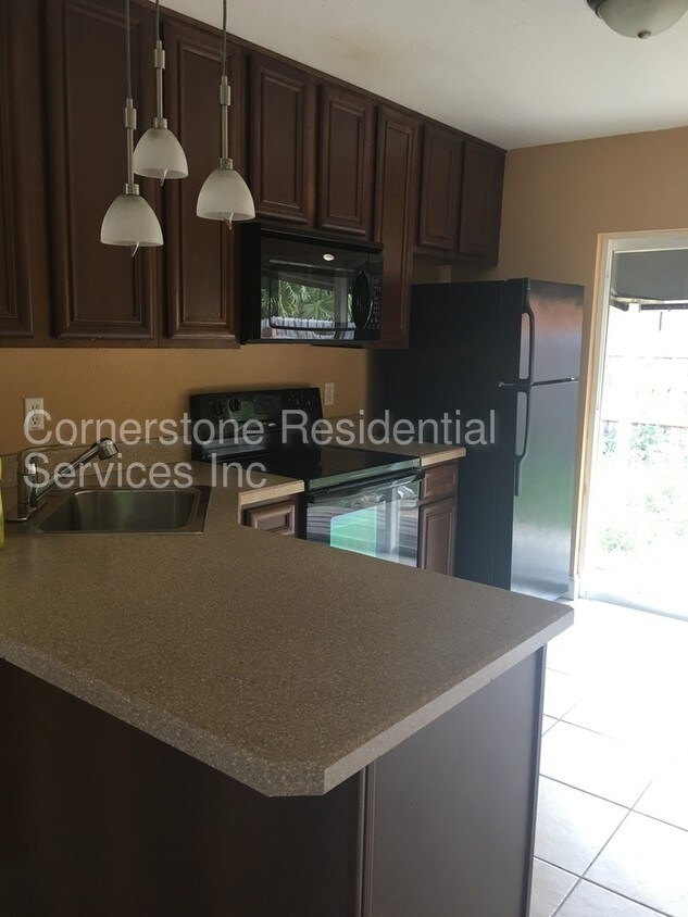 2266 Raeford Rd, Orlando, FL 32806 Room for Rent in Orlando, FL