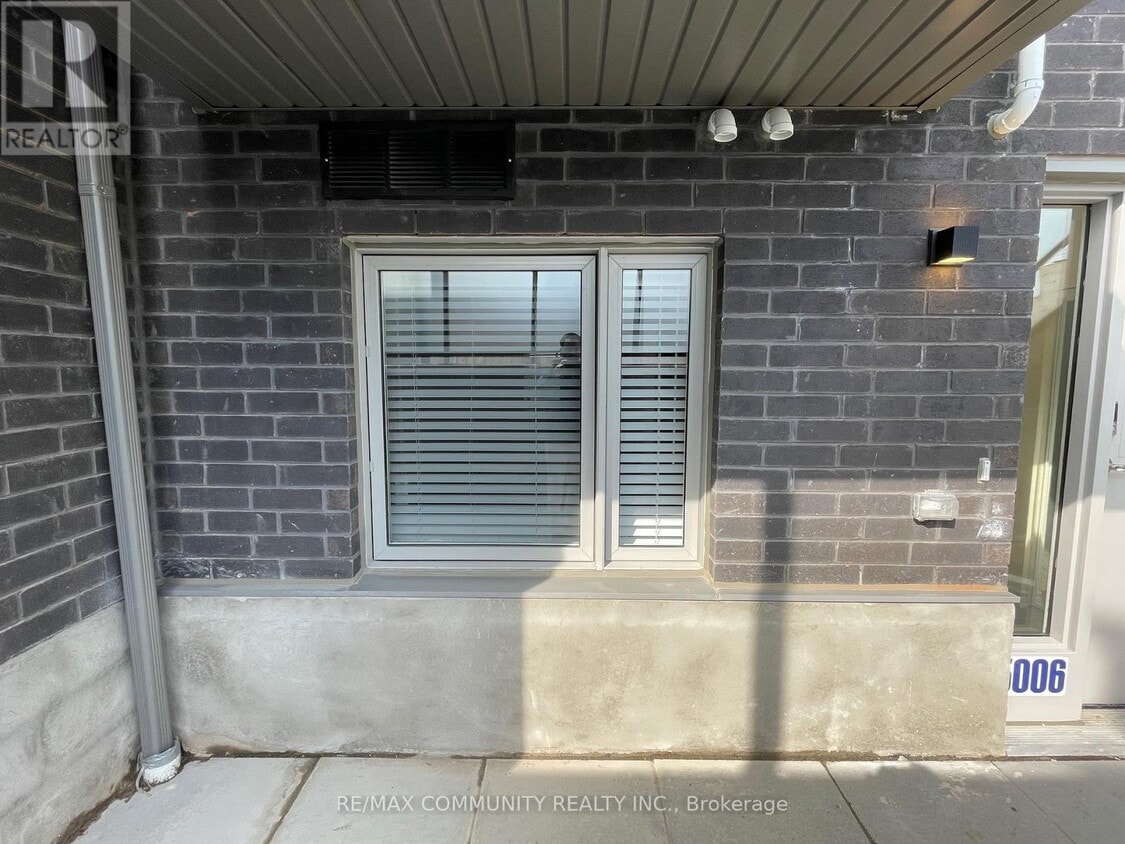 Photo principale - 2791 Eglinton Ave E