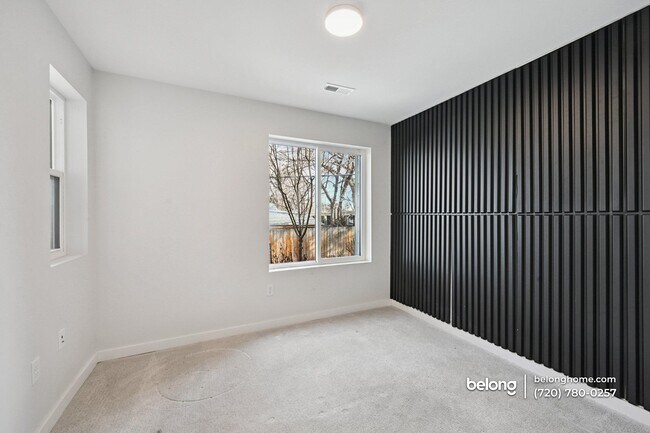 Foto del edificio - 1070 Balsam St