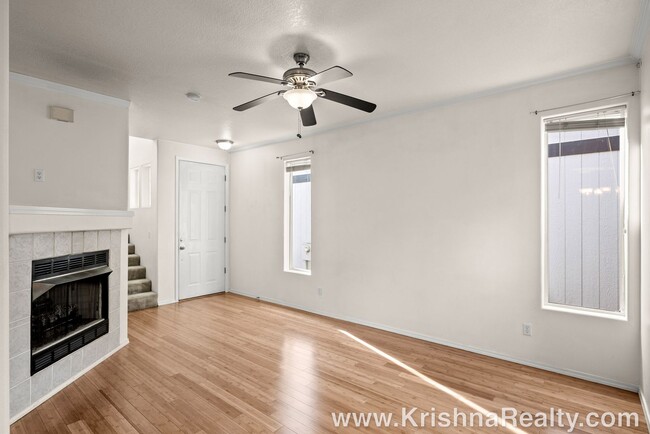 Foto del edificio - Spectacular 3 BD* 2.5 BA* Single Faimly Ho...