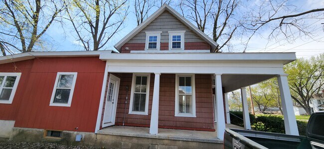 Building Photo - 320 W Clinton St