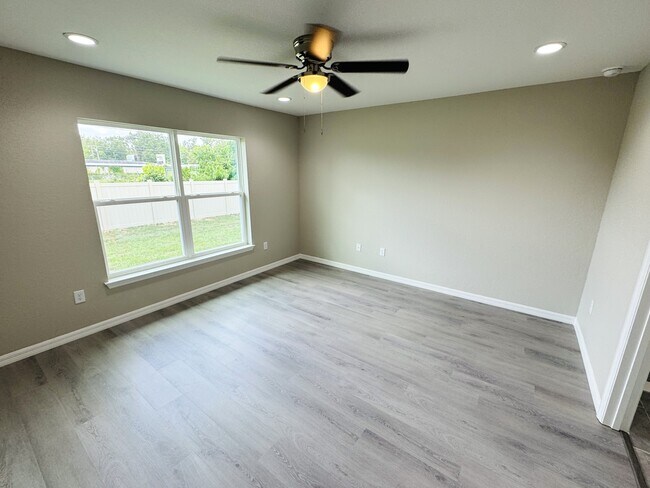 Building Photo - 6584 SE 108th Ln