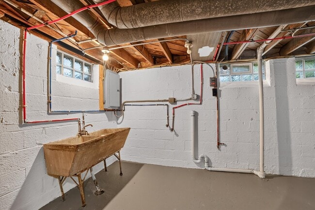 Building Photo - 14112 Krems Ave