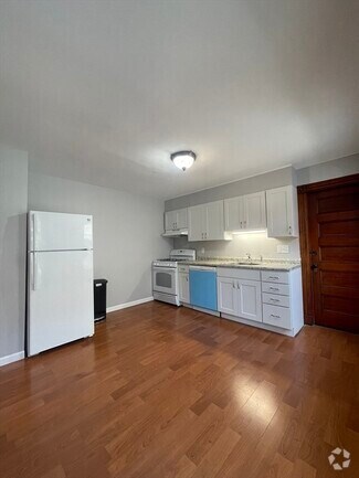 Building Photo - 71 Mayfield St