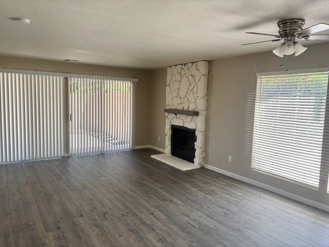 Building Photo - CUTE AS A BUG!  Super private Eldorado Hil...