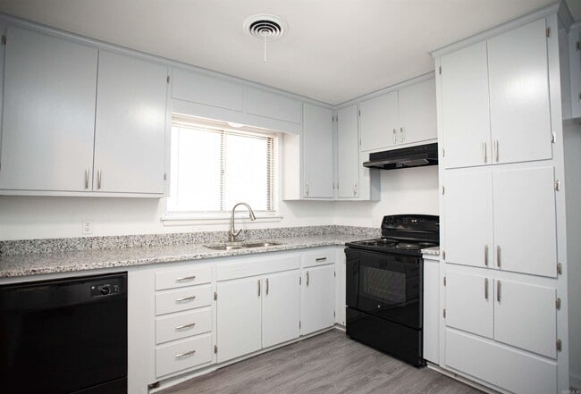 Building Photo - 214 Gilbert Dr