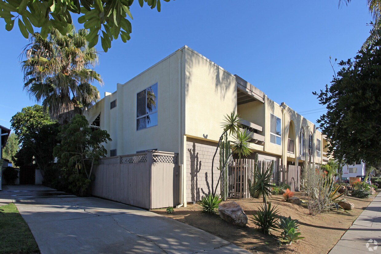 Building Photo - 1624 Cypress Ave