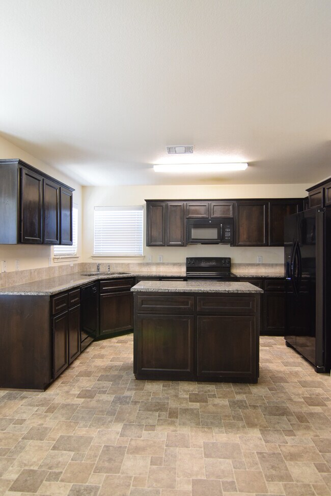 Building Photo - 4404 Colonel Dr