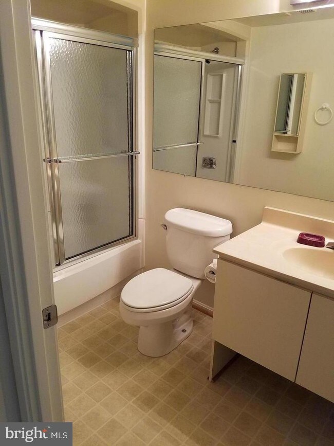 Foto del edificio - 15101 Interlachen Dr