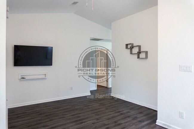 Foto del edificio - 3223 Albert Dr