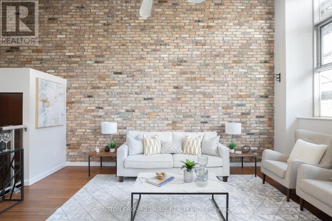 Building Photo - 1852 Queen St E