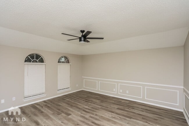 Building Photo - 605 Raven Dr