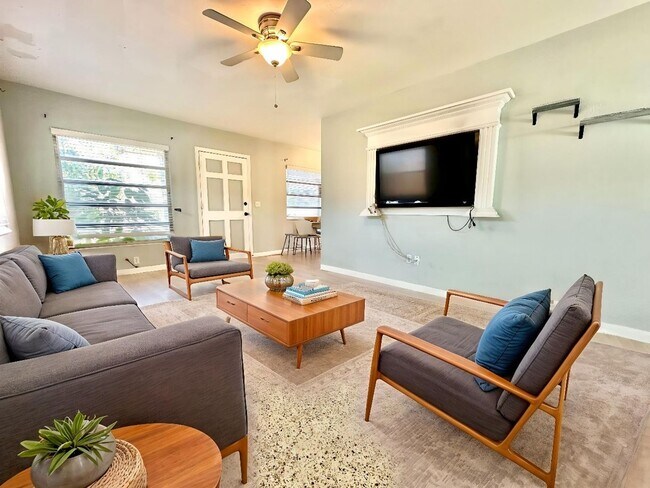 Foto del edificio - Bright & cozy 2bedroom 1bath home with out...