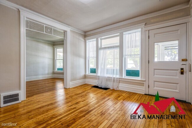 Foto del edificio - 4 br, 1 bath House - 882 S Mill St