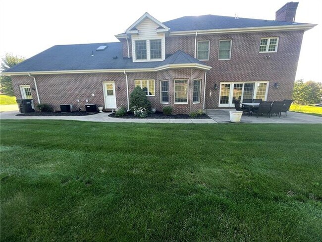 Building Photo - 320 MacIntosh Dr