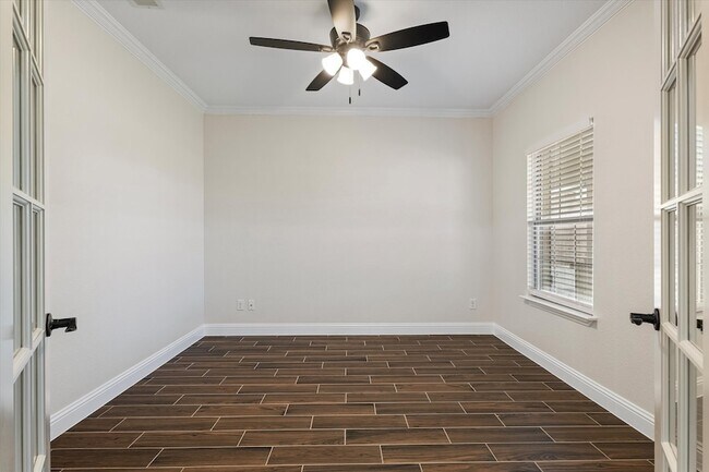Foto del edificio - 3511 J E Woody Rd