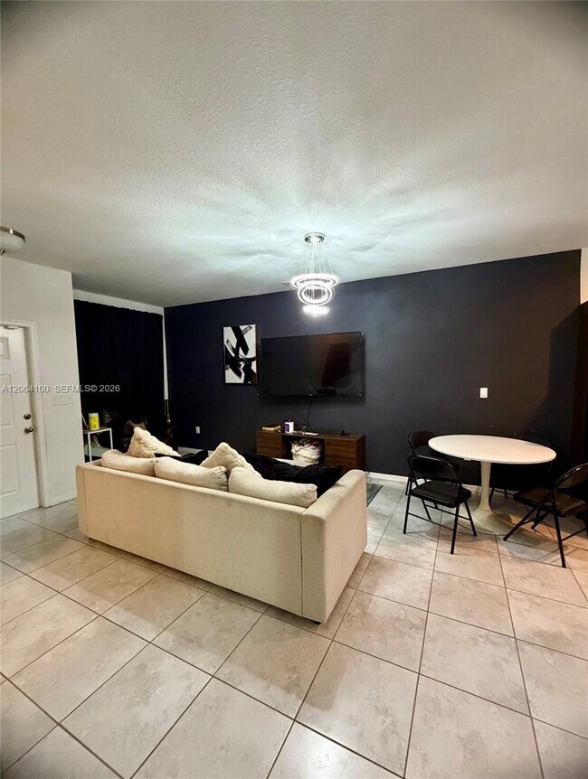 Foto del edificio - 5360 SW 13th Ct