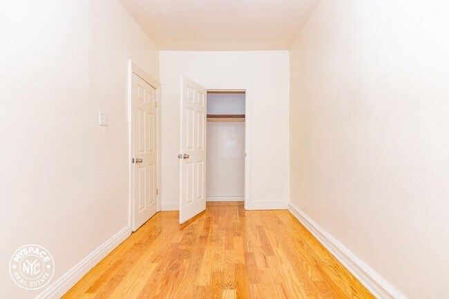 Building Photo - 1539 Park Pl