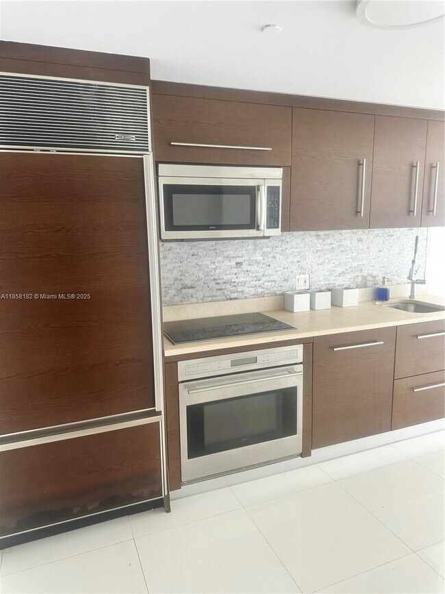 Foto del edificio - 465 Brickell Ave