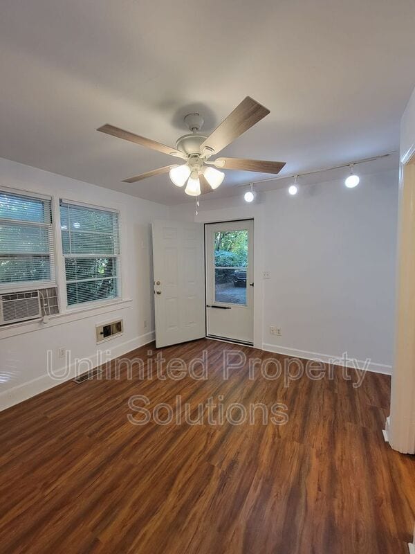 Building Photo - 2512 Princess Pl Dr