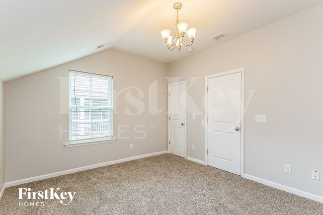 Foto del edificio - 447 Stonefield Cir