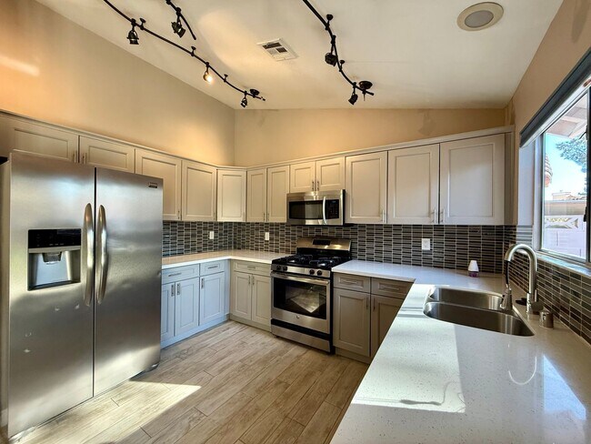 Building Photo - COMING SOON AVAIL 2/7/25- UPDATED 3BD/2BA ...