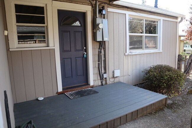 Building Photo - Charming 1 Bedroom Cottage in the Heights ...