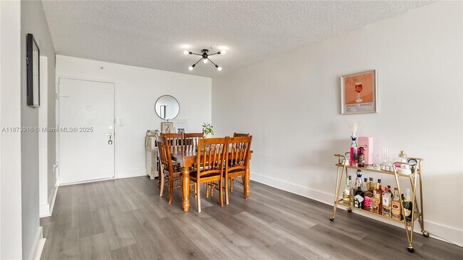 Foto del edificio - 2851 NE 183rd St
