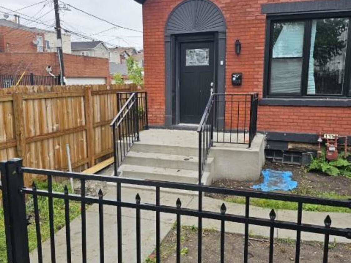 Primary Photo - 1117 S Campbell Ave