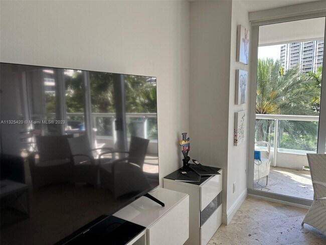Foto del edificio - 21055 NE 37th Ave