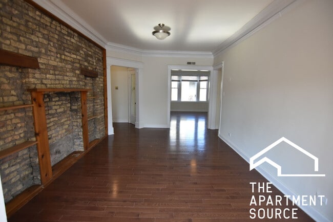 Building Photo - 3802 N Pine Grove Ave