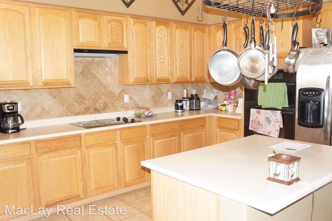 Building Photo - 4251 E Carriage Way