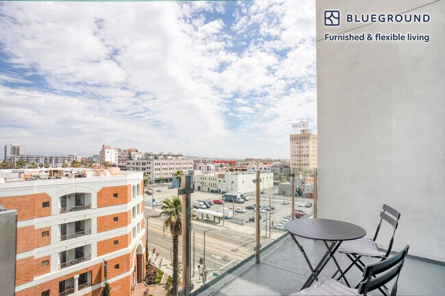 Foto del edificio - 230 W 3rd St