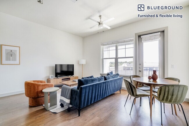 Foto del edificio - 2001 Ed Bluestein Blvd